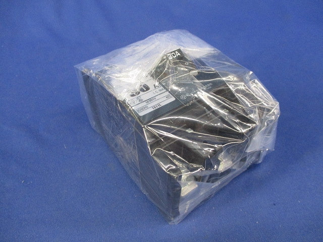 配線用遮断器3P3E30A(ビス3個不足)(キズ・汚れ有) B-53KC