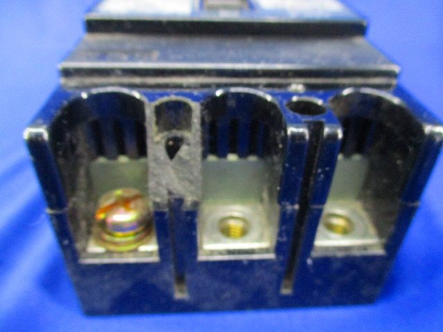 漏電遮断器3P3E50A(新品)(部品不足,汚れ有) GB-103E