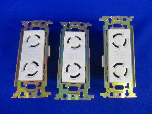 埋込コンセント(3個入) WF2312
