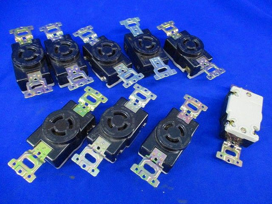 引掛埋込コンセント(9個入) WF2315K