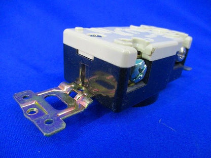 引掛埋込コンセント(9個入) WF2315K