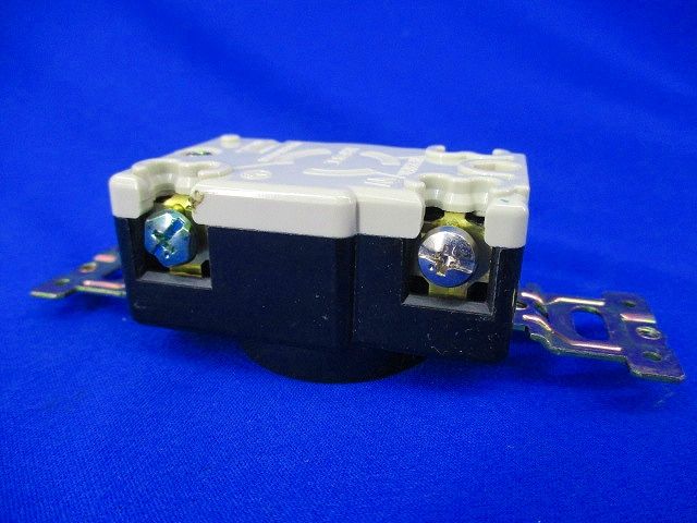 引掛埋込コンセント(9個入) WF2315K