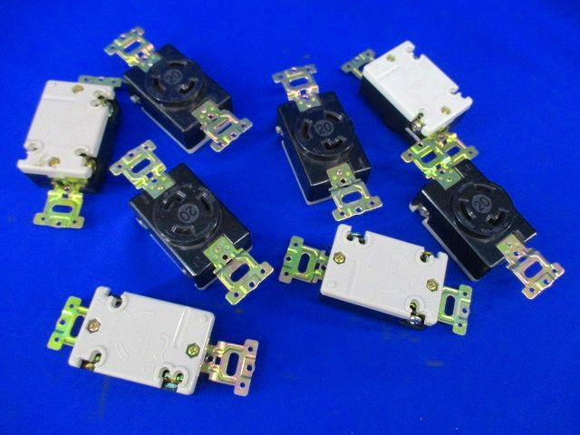 引掛埋込コンセント(8個入)(ブラック)ビス不足 WF2520