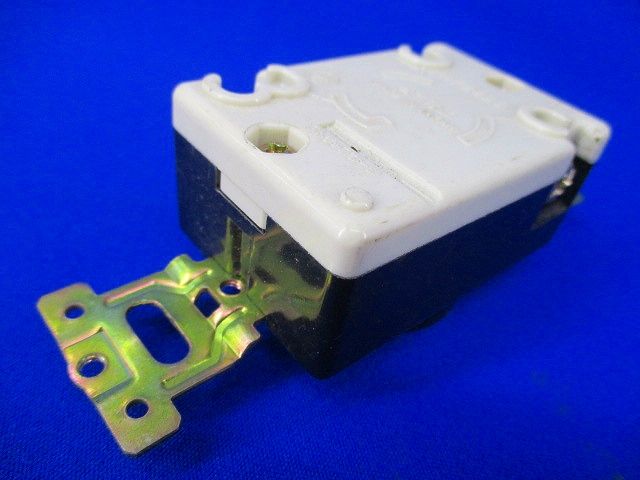 引掛埋込コンセント(8個入)(ブラック)ビス不足 WF2520