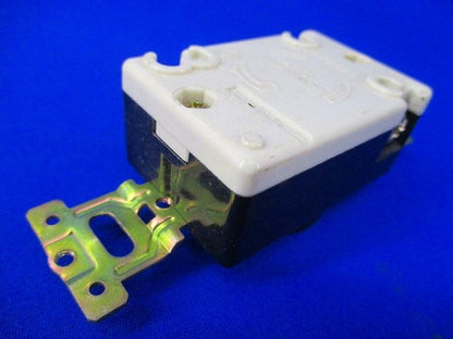 引掛埋込コンセント(8個入)(ブラック)ビス不足 WF2520