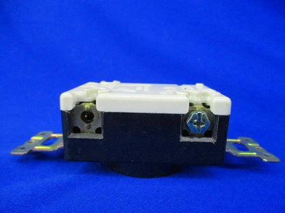 引掛埋込コンセント(8個入)(ブラック)ビス不足 WF2520