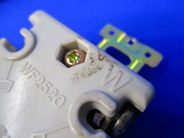 引掛埋込コンセント(8個入)(ブラック)ビス不足 WF2520