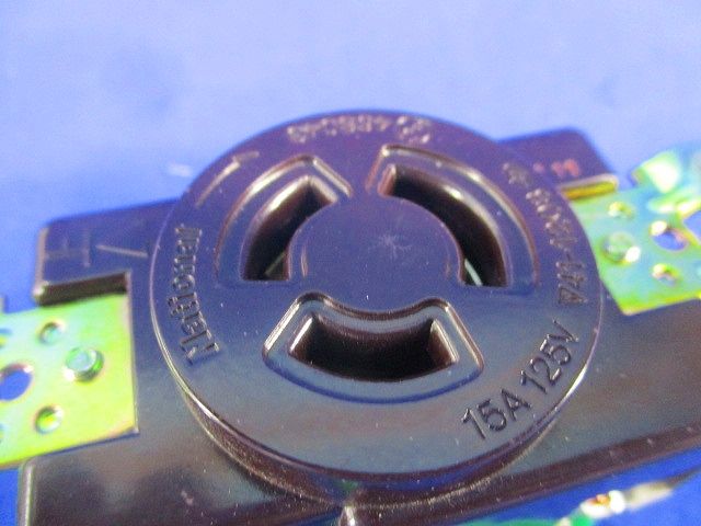 引掛埋込コンセント(5個入)(チョコ) WF2315K