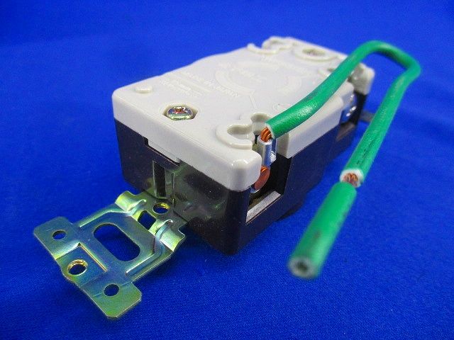 引掛埋込コンセント(5個入)(チョコ) WF2315K