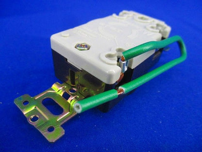 引掛埋込コンセント(5個入)(チョコ) WF2315K