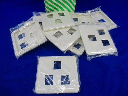コンセントプレート3コ用(2コ+1コ)(10個入)(ホワイト) WTF7073W