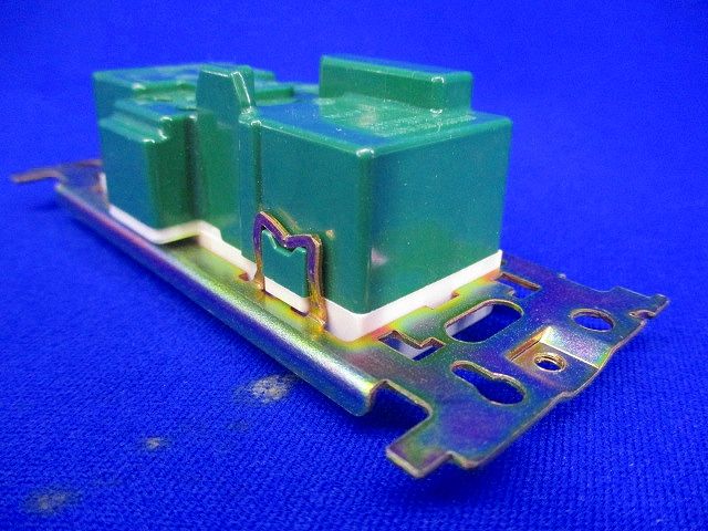 埋込コンセント(5個入)(ミルキーホワイト) WF2312