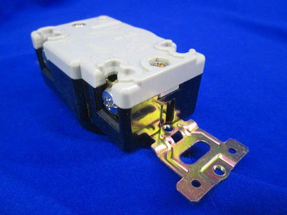 引掛埋込コンセント(10個入)(ブラック)(汚れ有) WF2315K