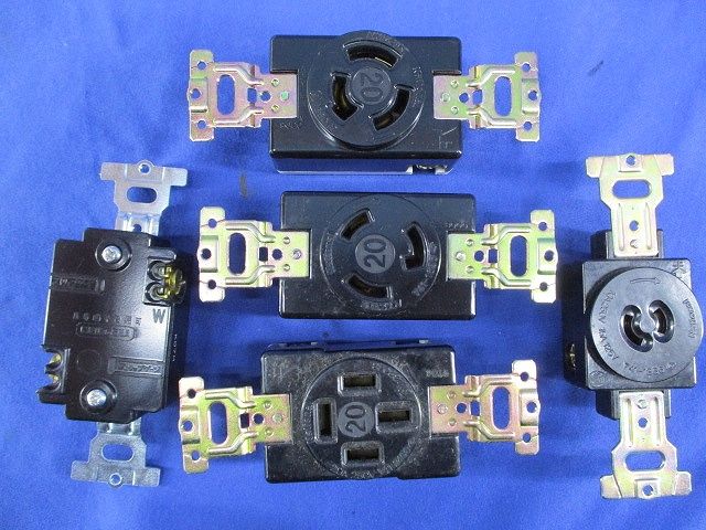 イン係埋め込みコンセント 混在 WF2520他