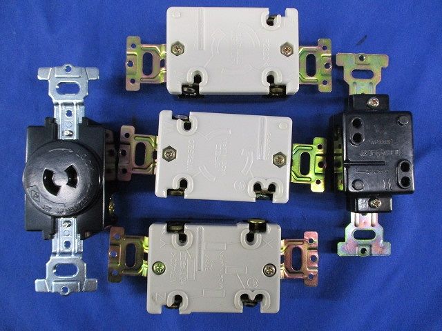 イン係埋め込みコンセント 混在 WF2520他