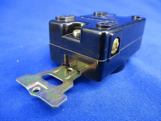 引掛埋込コンセント(5個入)(汚れ有) WF2315