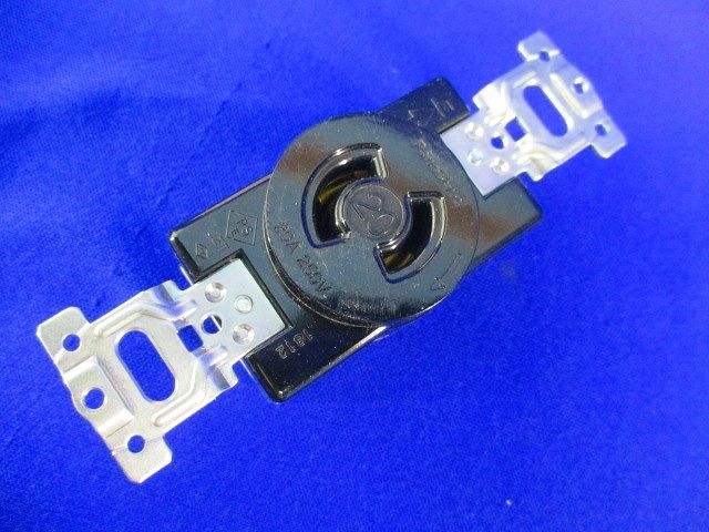 埋込コンセントセット(メーカー混在3個入) WF2220K