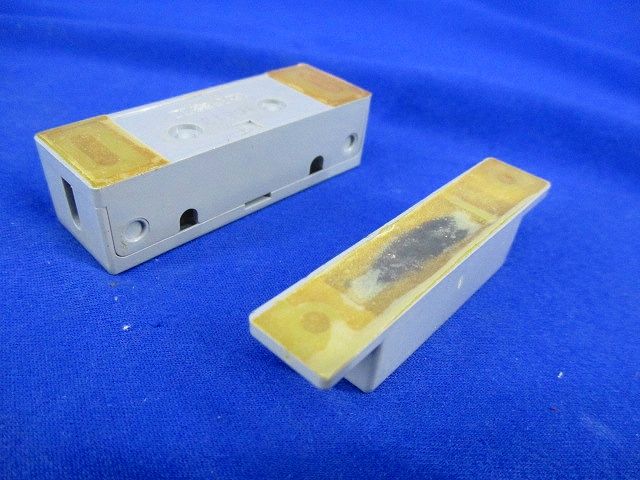 高感度型防犯小型ドアスイッチ(テープ剥がれ汚れ有) EK359