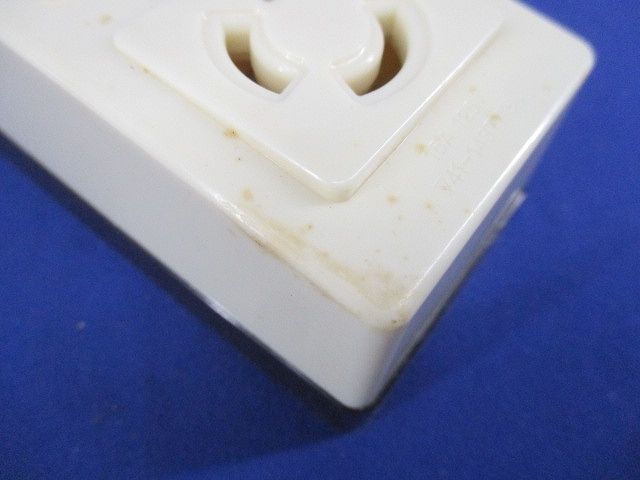引掛露出ダブルコンセント(4個入)(クリーム)(変色有) WK2312