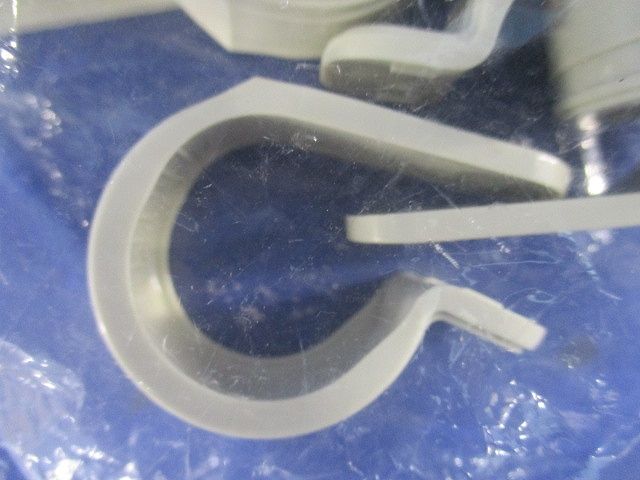 片サドル ビニル電線管付属品 アイボリー VE・PFS管22(20個入) KT22JHW-20