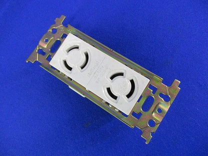 引掛埋込ダブルコンセント(6個入)(汚れ有) WF2312