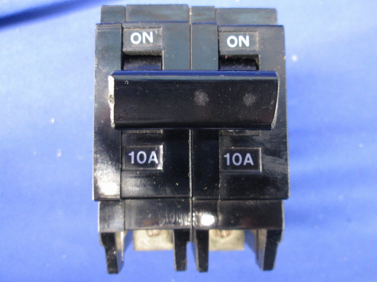 サーキットブレーカ2P10A(3個入)(汚れ,傷,色あせ有) TH-5D