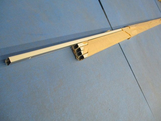 A型メタルモールジング2ｍ(5本入)(ミルキーホワイト) M(Y)102