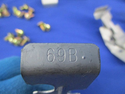 ボックス支持金具 吊りボルト用(49個入)(タッピンねじ,トラス不足) 69B