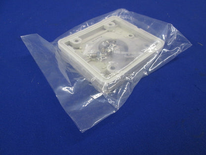 防水パネルリフトカバ- パネルコンセント用 小穴 PLC35W