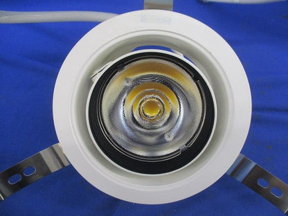 LED一体形ユニバーサルダウンライトφ125 LEDD-30032W