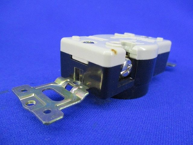 引掛埋込コンセント(4個入)(ブラック)汚れ有 WF2215K