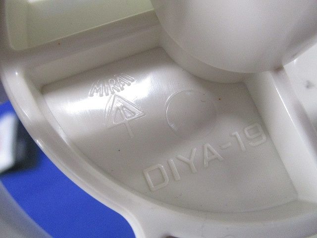角度可変棚板受けシェルフィーヌ(ミルキーホワイト) DIYA-19