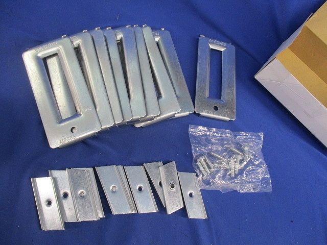 軽量間柱用電線間支持金具(10個入) MPS65