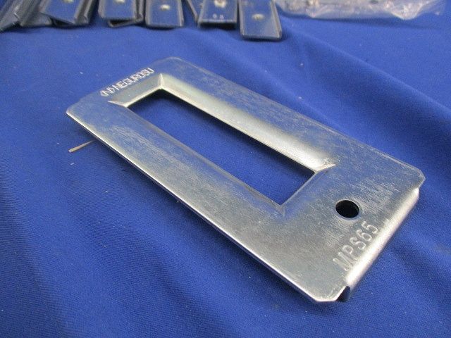 軽量間柱用電線間支持金具(10個入) MPS65