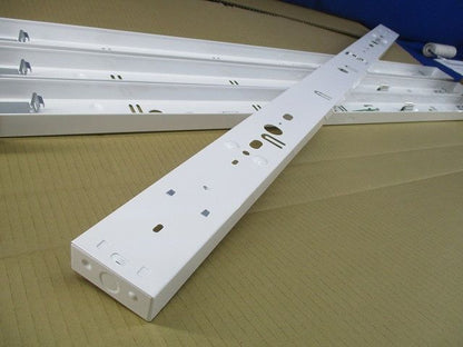 LEDベースライト 直付軒下用 トラフ型 (ユニット別売)(4個入) ERK9840WA