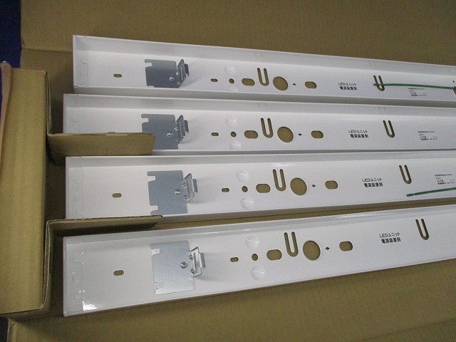 LEDベースライト 直付軒下用 トラフ型 (ユニット別売)(4個入) ERK9840WA