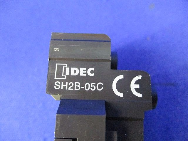 ワンタッチSソケット 表面配線形ソケット フィンガープロテクト形(8個入) SH2B-05C