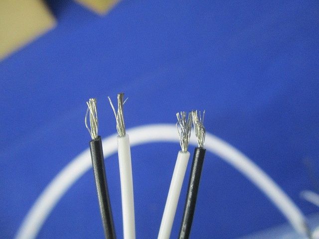 パワーフレックス(4本入)(電球色) LFP20-T0800W-L27-DF-I