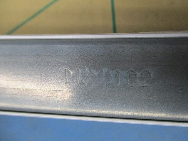 A型メタルモールジング2ｍ(8本入)(ホワイト) M(Y)102