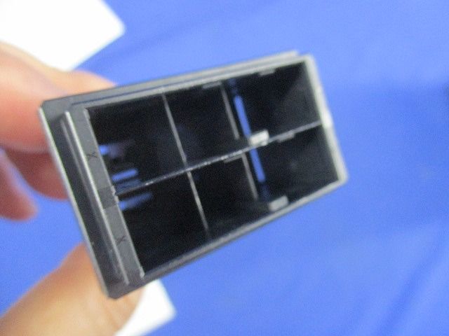 基板対電線コネクタ 1-917808-3