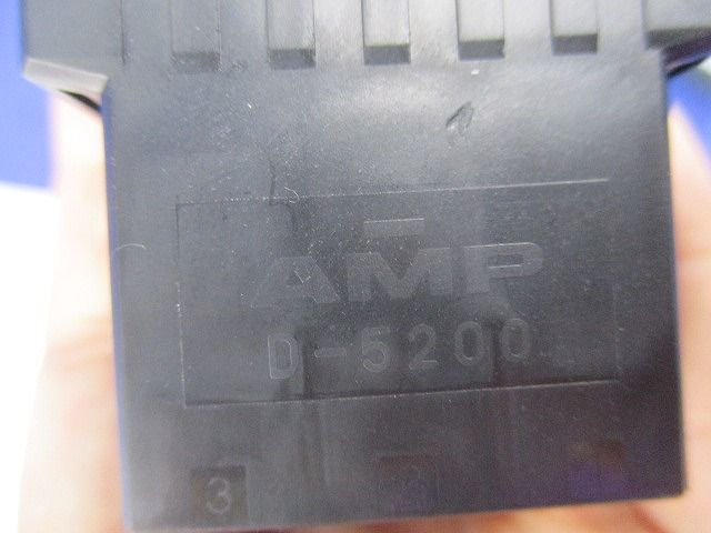 基板対電線コネクタ 1-917808-3