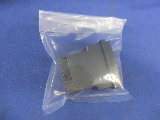 基板対電線コネクタ 1-917808-3