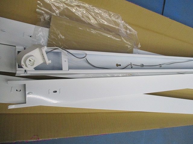 直管LEDランプ専用照明器具 トラフ型110形(4台入) IRLDFL111TR-K