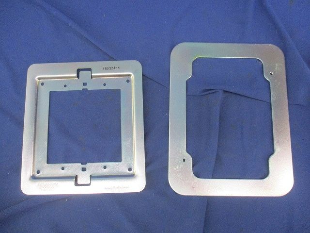 小型インナーコンセントスクエア用取付プレート(M4×40十字穴付なべ小ネジ2本不足) NE64906