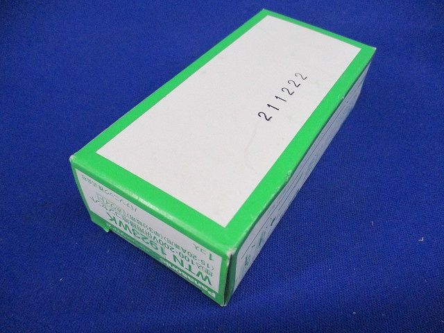 埋込100・200V併用接地コンセント 15・20A兼用 単3分岐用 ホワイト WTN1923WK