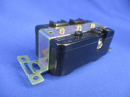 引掛形複式埋込コンセント(5個入) 3110D