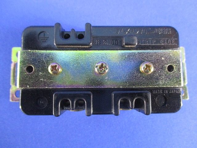 引掛形複式埋込コンセント(5個入) 3110D