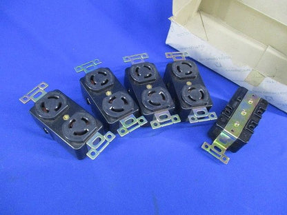 引掛形複式埋込コンセント(5個入) 3110D