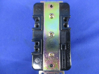 引掛形複式埋込コンセント(5個入) 3110D