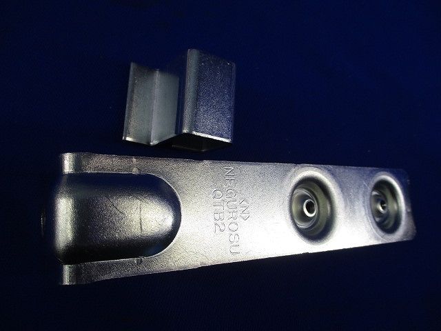 ケーブルラック親桁部ボックス固定金具(14個入) QTB2